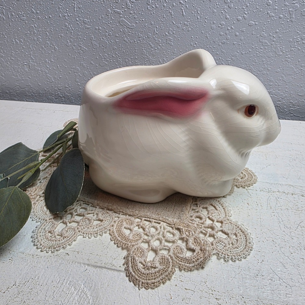 CLEARANCE 💲6️⃣ Vintage Avon Crackle Ceramic Bunny Rabbit Planter White Pink